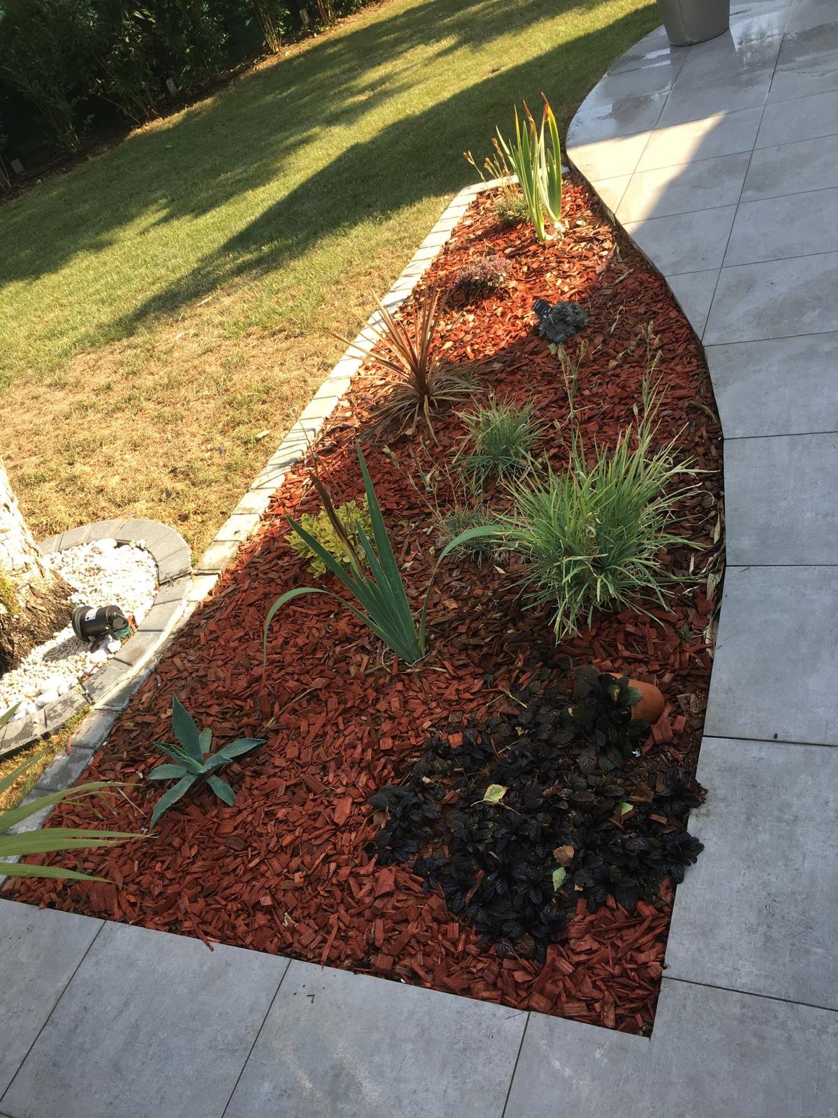 dalles de pierres avec composition au centre